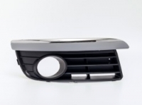 Front bumper molding with grill VW Jetta (2005-2010), right side 