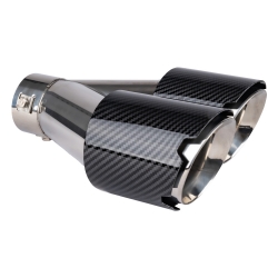 Izpūteja uzgalis ar divām izejam ar karbona imitāciju (pa kreisi) ― AUTOERA.LV