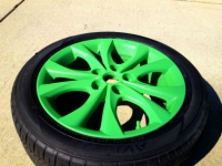 Зелёного цвета прорезиненная краска с блеском - Motip Plasti Dip, 400мл. 