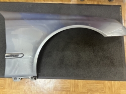 Priekšējais spārns no Mercedes-Benz E-klase W211 (2002-2006) pa kreisi