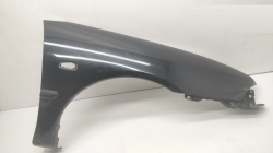 Priekšējais spārns Mitsubishi Carisma (1996-1999), lab. puse ― AUTOERA.LV