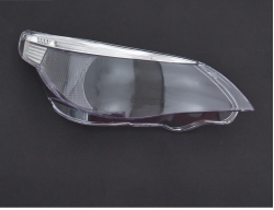 Priekšēja luktura stikls no BMW 5-serijas E60 (2003-2010)/ versijai bez Dynamic, laba pusē