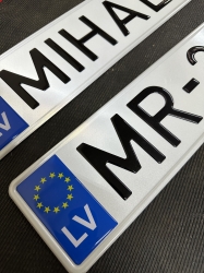 Alumīnija plāksne ar jūsu logo (dekors, nav CSDD)/ ar RELJEFA (POLIMĒRA) BURTIEM  ― AUTOERA.LV